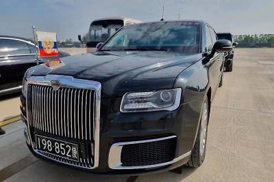 霍启刚发长文：强大的军队向世界展示了我国的底气不朽情缘试玩网站霍震霆与儿子们齐聚北京观看阅兵(图2)