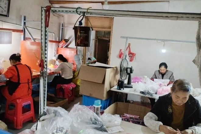 升美容用具有限公司—以来料加工带动妇女家门口就业增收mg不朽情缘游戏网站登录【巾帼共创·巧手织富路】 凯(图2) 升美容用具有限公司—以来料加工带动妇女家门口就业增收mg不朽情缘游戏网站登录【巾帼共创·巧手织富路】 凯(图2)